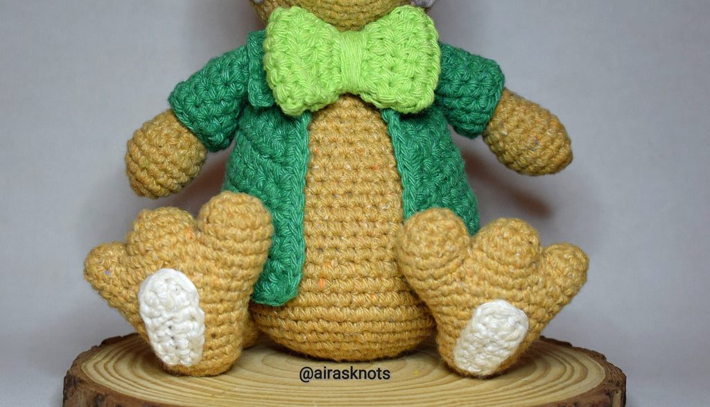 Finn, the Irish Hare Amigurumi Crochet Pattern