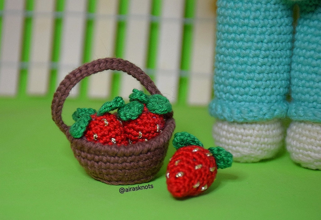 Daisy, the Farm Bunny Amigurumi Pattern